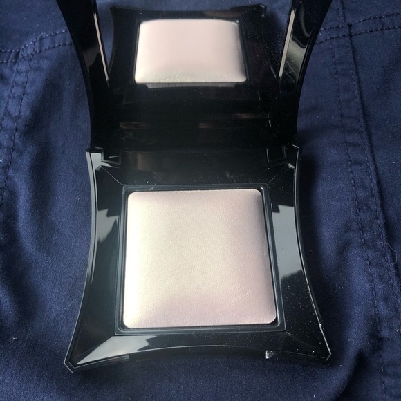 Illamasqua Makeup Nwt Deity By Illamasqua Beyond Powder Highlighter